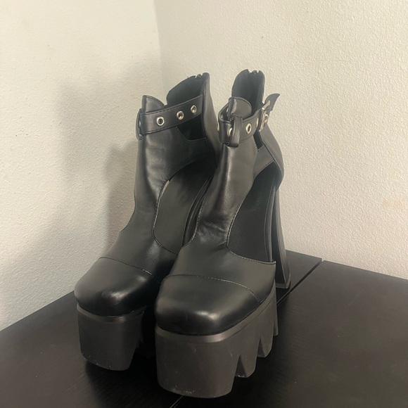 Black Platform Chunky Heel Sandals - Picture 2 of 7